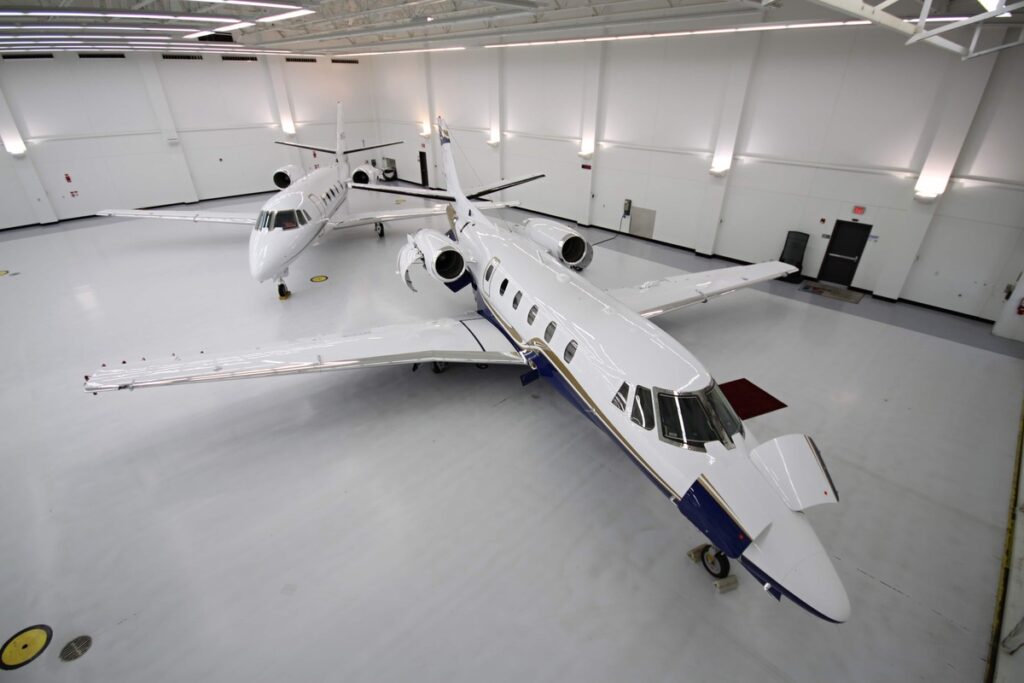 private plane vs private jet, 2 planes in hangar